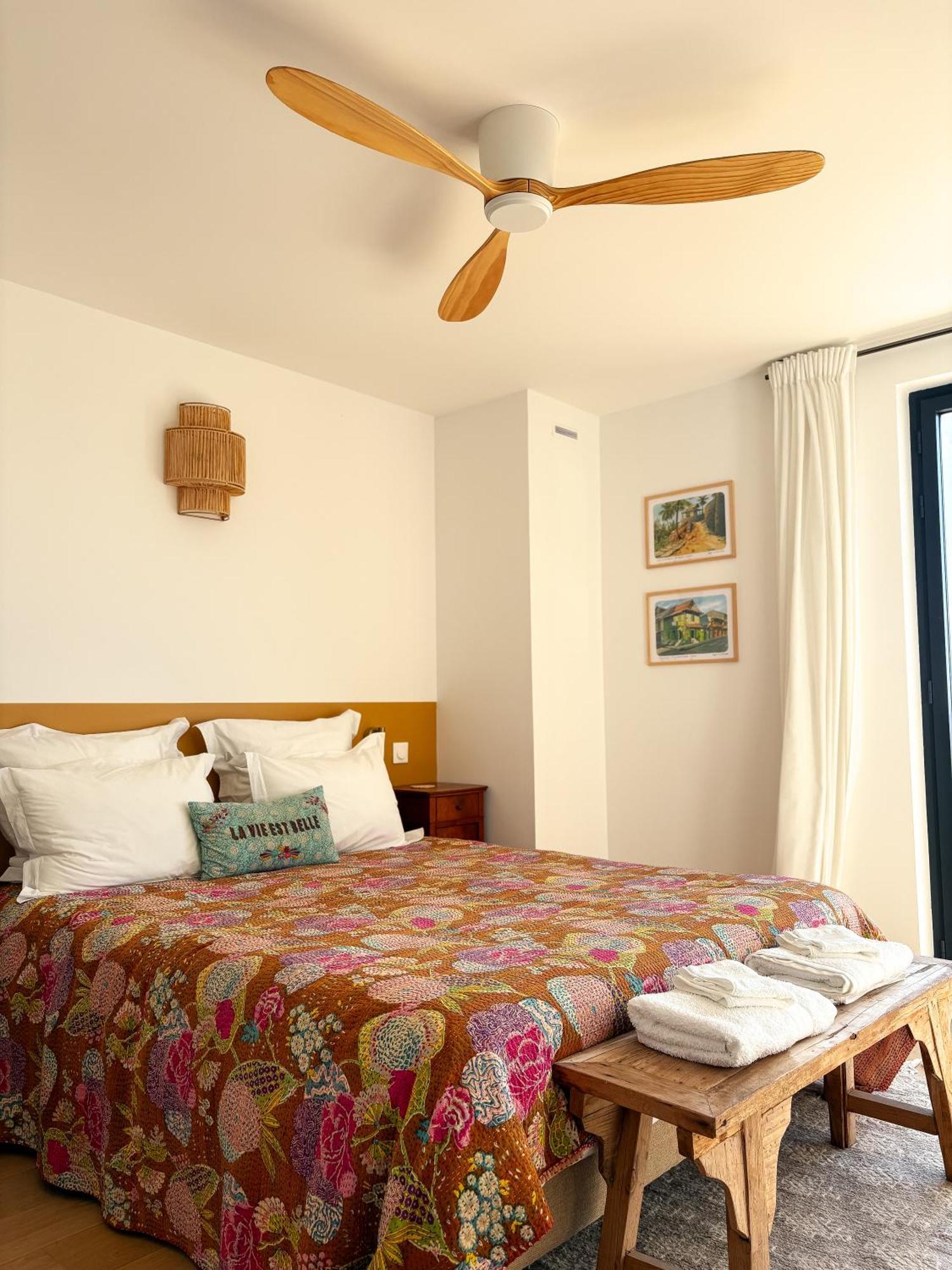 Les Cactus Bleus Bed & Breakfast Sausset-les-Pins Luaran gambar